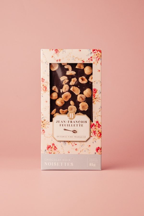 tablette de chocolat noir aux noisettes